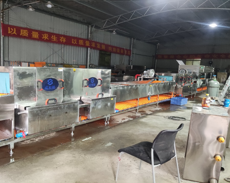 寧夏石嘴山陳總許總二人采購(gòu)成和順餐具清洗消毒流水線